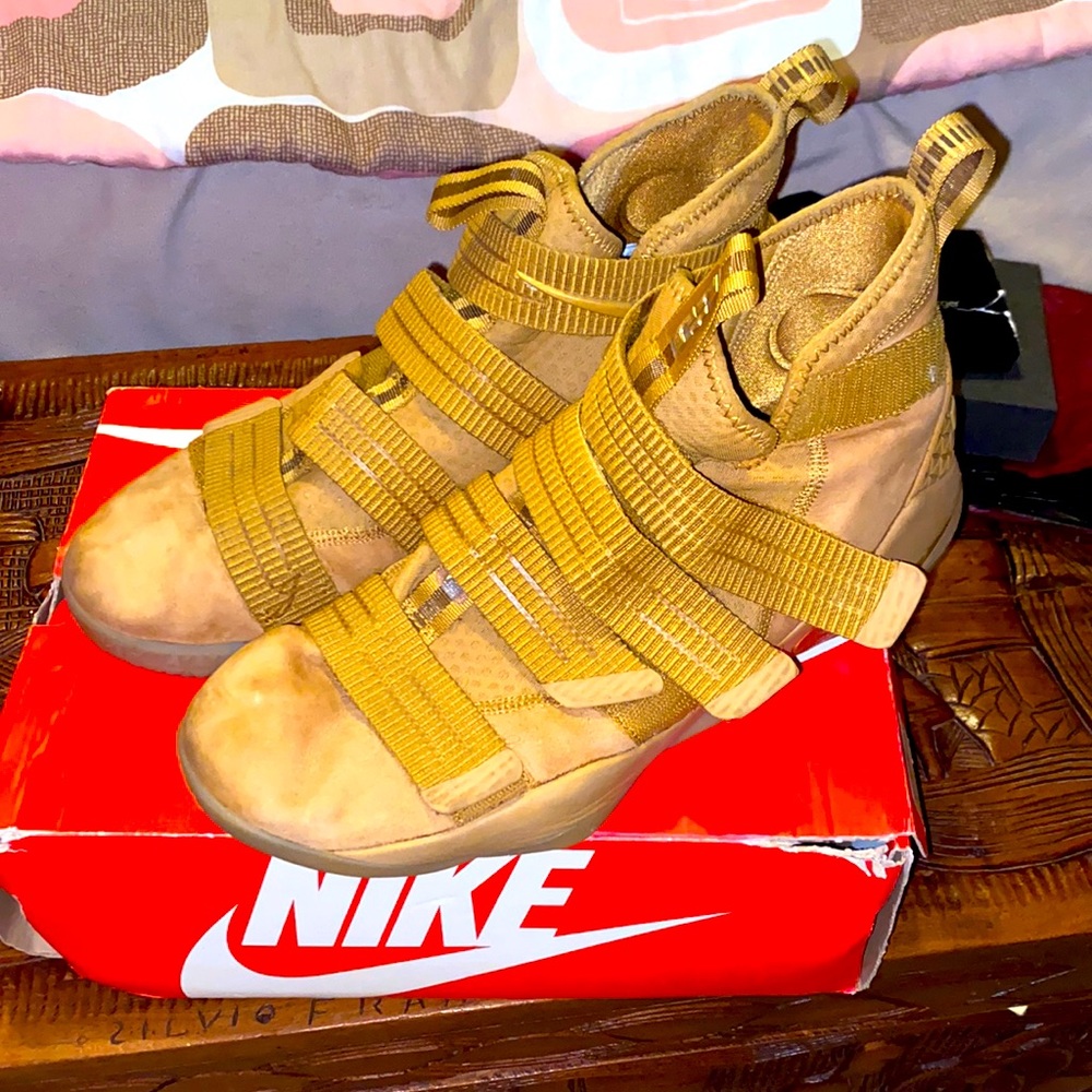 Nike lebron soldier 11 shoes (tan color)